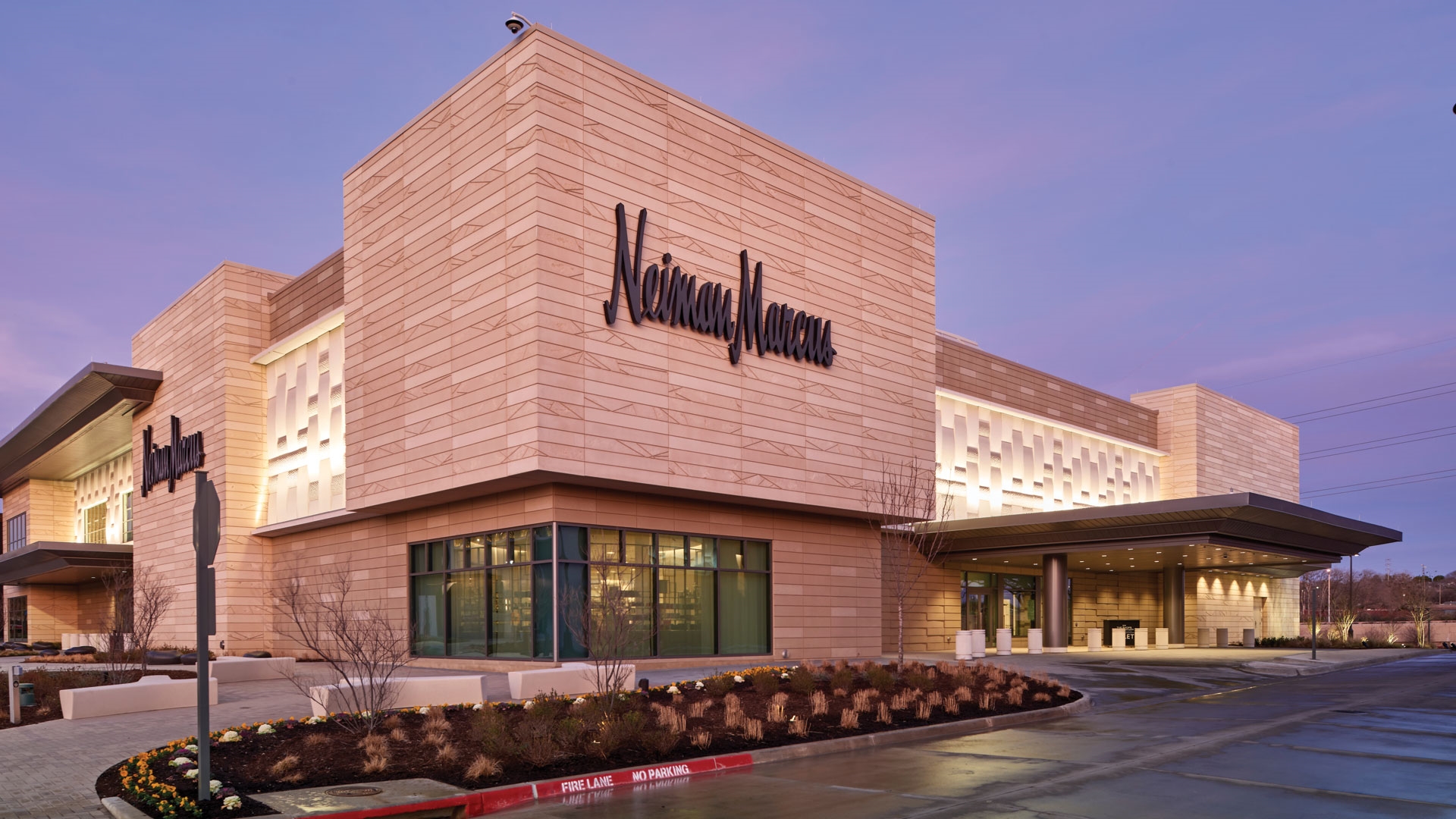 Neiman Marcus – Shops at Clearfork