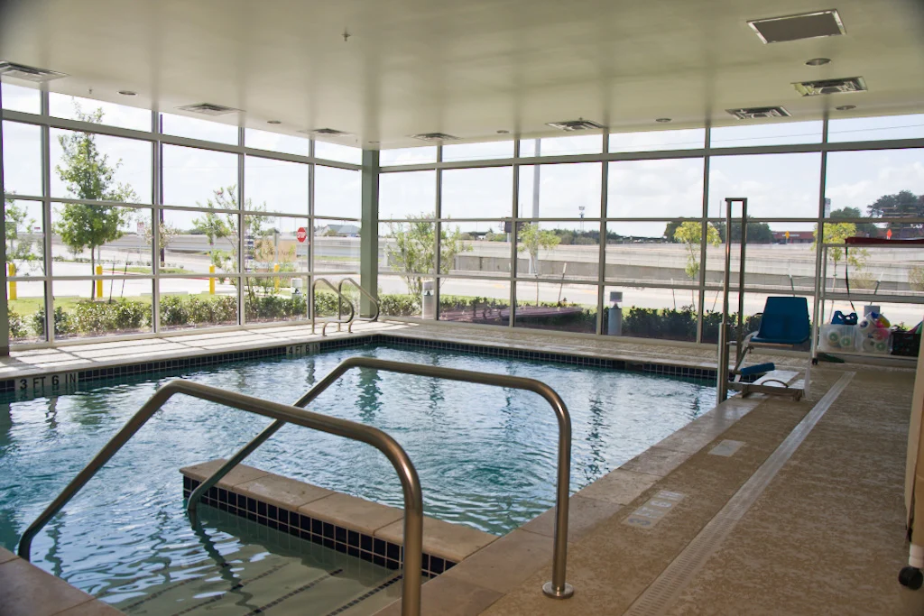 salt water aquatic therapy pool