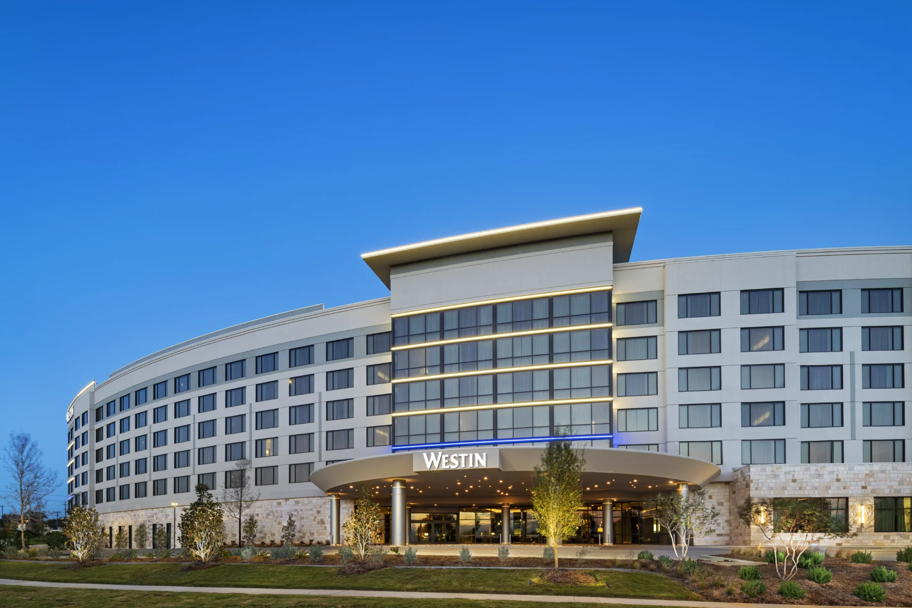 Exterior curving facade of the six story Westin Dallas Southlake.