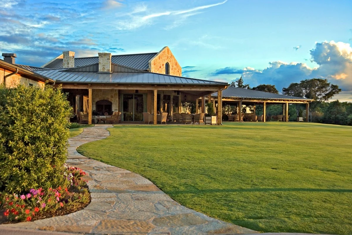 Side view of Dallas National Golf Club entrance with green grass