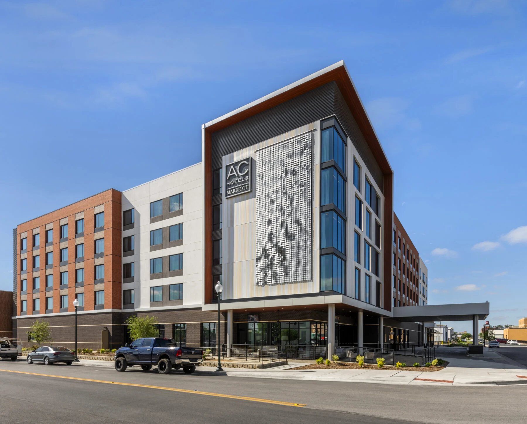 Exterior of AC Marriott Hotel in downtown Waco during the day.