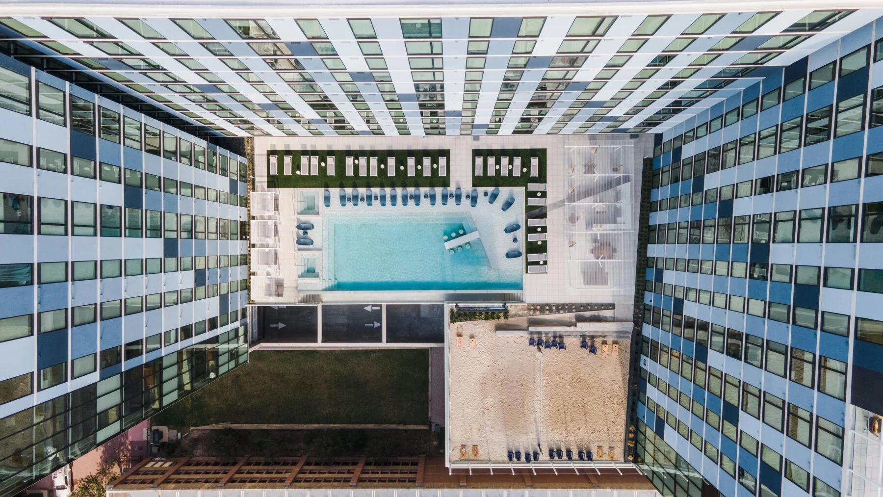 birds eye view of patio pool with volleyball pit